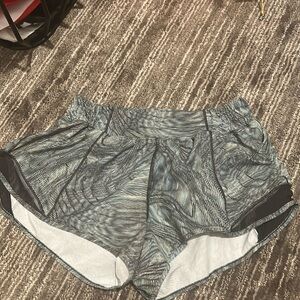 Lulu Hotty Hot Shorts! Size 6